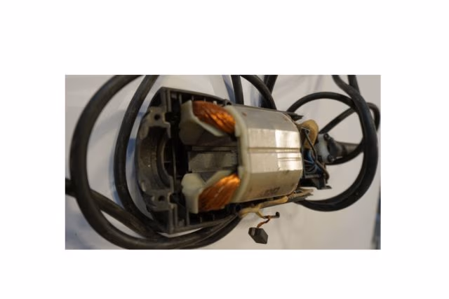 AC Elektromotor, Reparatur auch die kleinen Statoren zum Beispiel Elektrowerkzeuge, im Bild ein Stator (Feld) ohne Anker