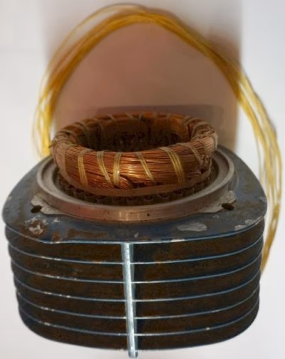 D Mot Drehstrommotor, kein Dahlander, ein Aufzugsmotor mit Schiebeanker Motor 3 Drehzahlen-Hubwerk, im Bild der Stator (nur Stator bekommen).