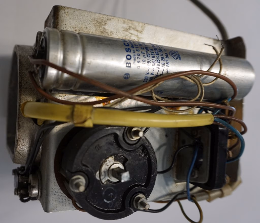 Einphasenmotor BK, Bereich Caravan komplette Antriebseinheit zur Reparatur, im Bild die kompakte Einheit mit Motor und Steuerung