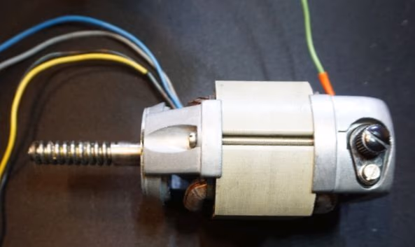 D Mot Drehstrommotor alte Drehbank Einbaustator Stator - Blechpaket wickeln im Bild das Blechpaket aus dem Gehäuse ausgebaut