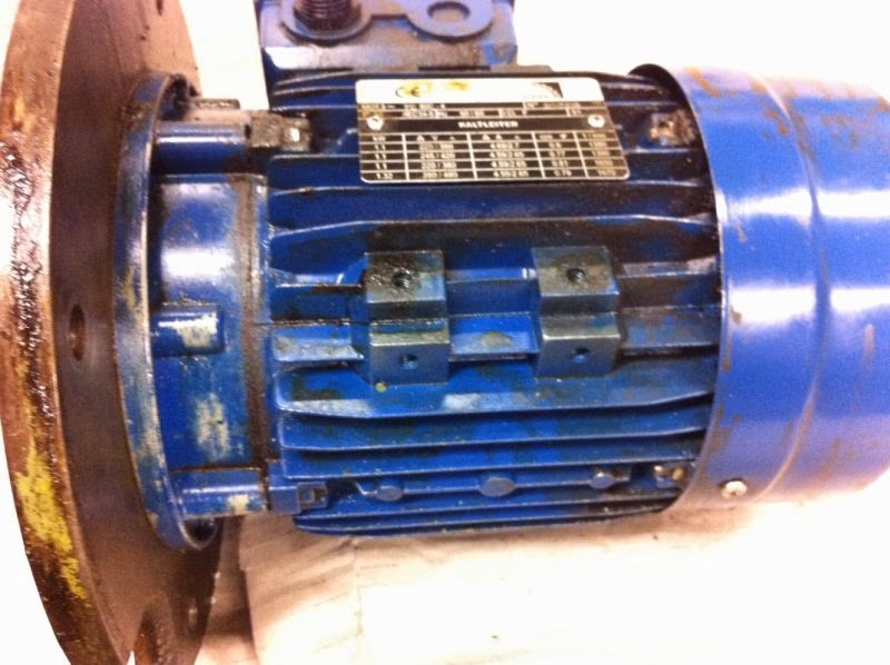 D Mot Drehstrommotor 1 Drehzahl 4 pol (in Bild der defekte Spezial - E Motor) Reperaturersatz aus unserer Spezialmotoren - Distribution